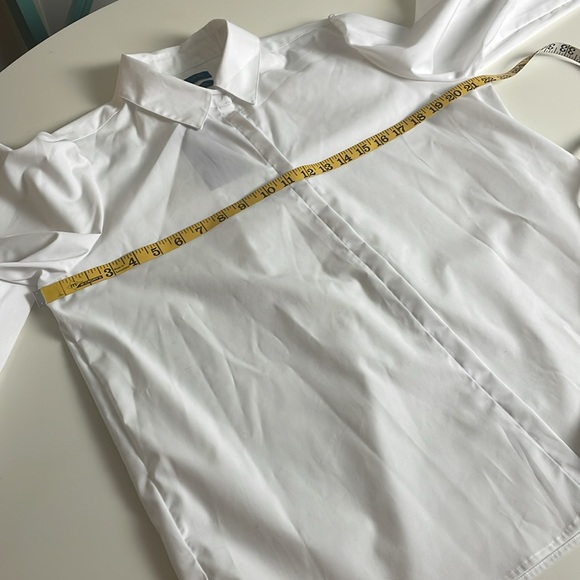 Biltmore Women’s White Button Down Dress Shirt- pleated upper back-Medium - Picture 12 of 15